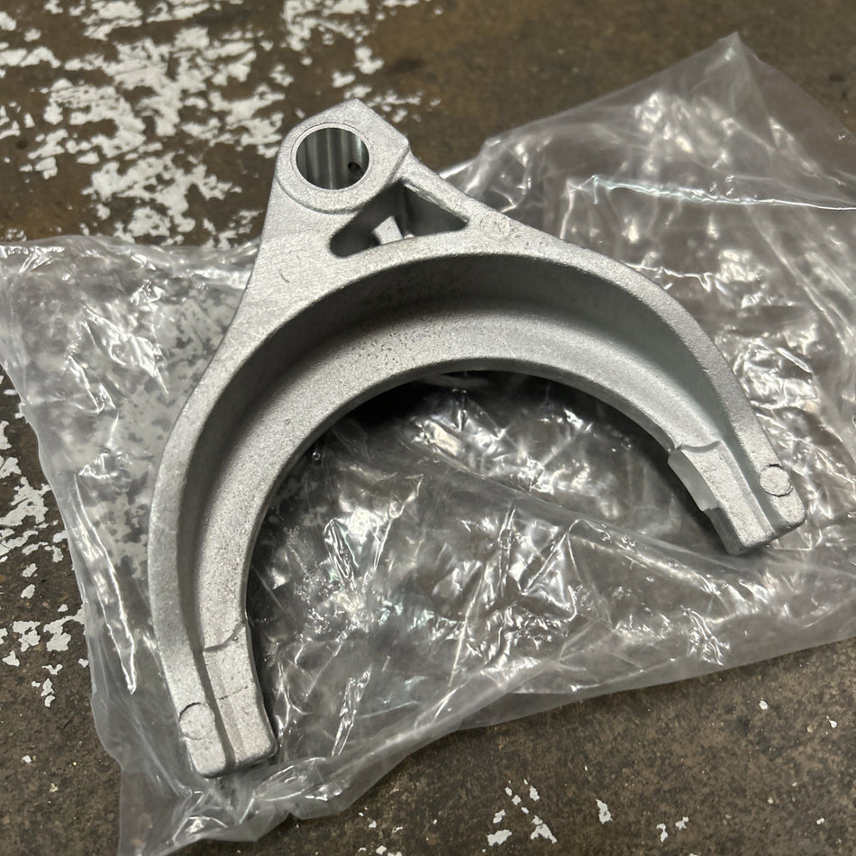 M5R1 3/4ths Fork viewed from the side, showing the silver finish and packaging.