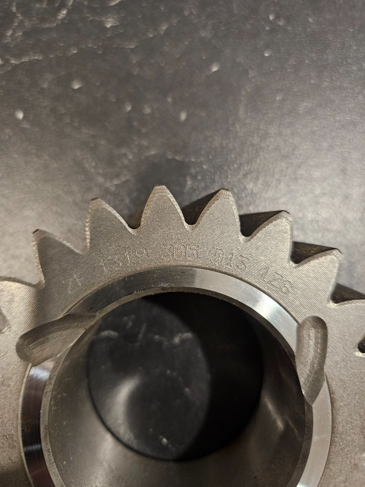 ZF S6-650 reverse idler gear 22T close-up showing teeth and shaft details.
