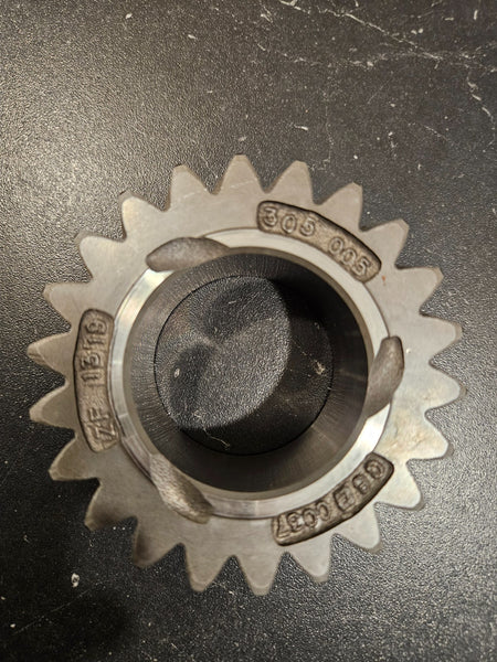ZF S6-650 reverse idler gear 22T shown from above with visible teeth and internal hole.
